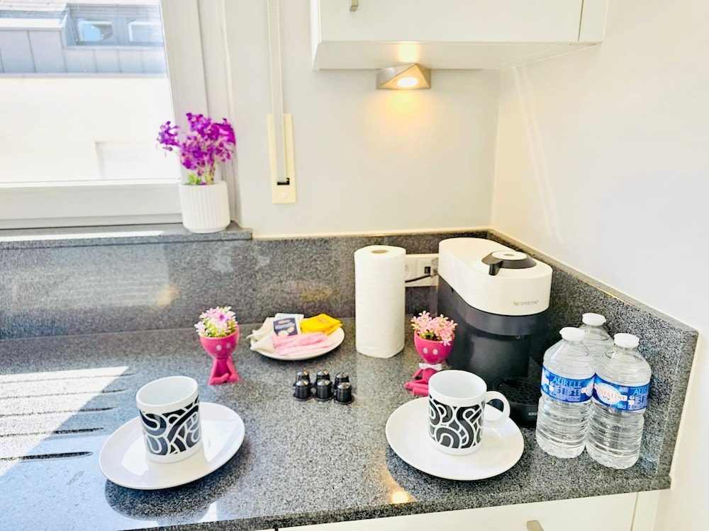 Chic Urban Stay 2BR with parking