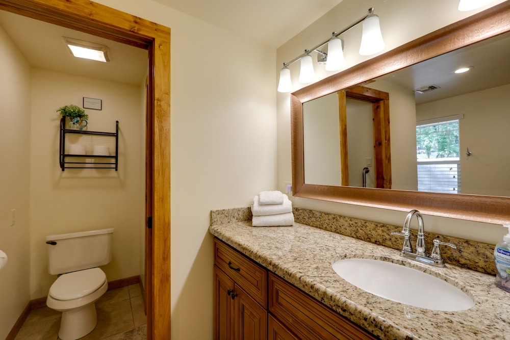 Rustic Pine Retreat w/ Fenced 1-acre Yard - Property Image 20