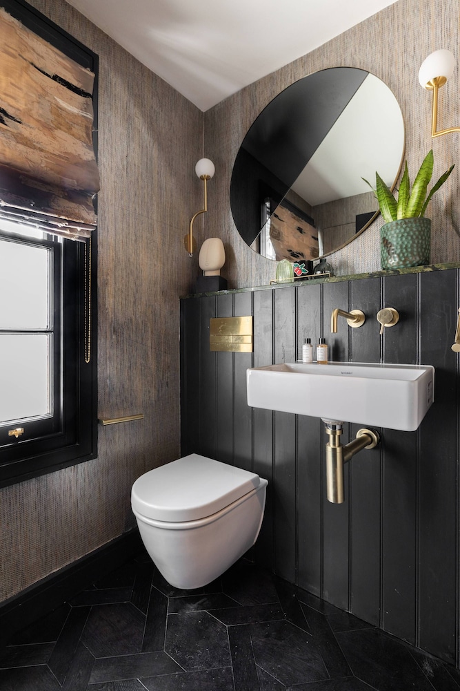 Westbourne Park Road XVI by Onefinestay