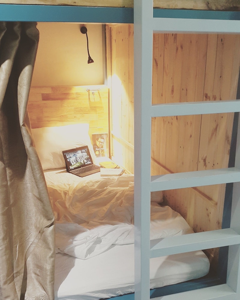 KHA Hostel & Cafe