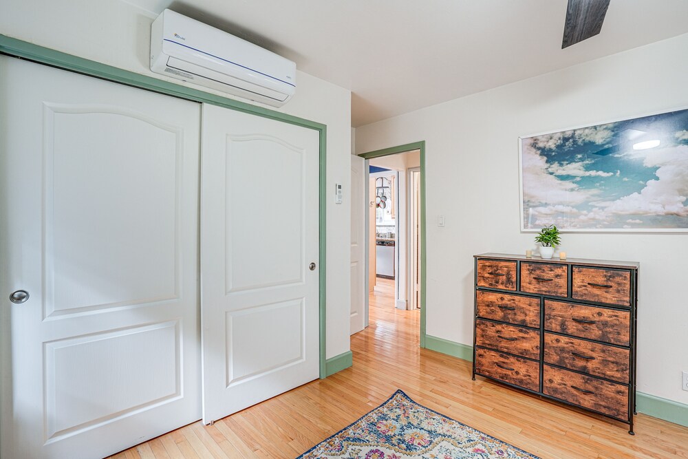 Oakland Apartment w/ Shared Hidden Backyard Oasis! view 2