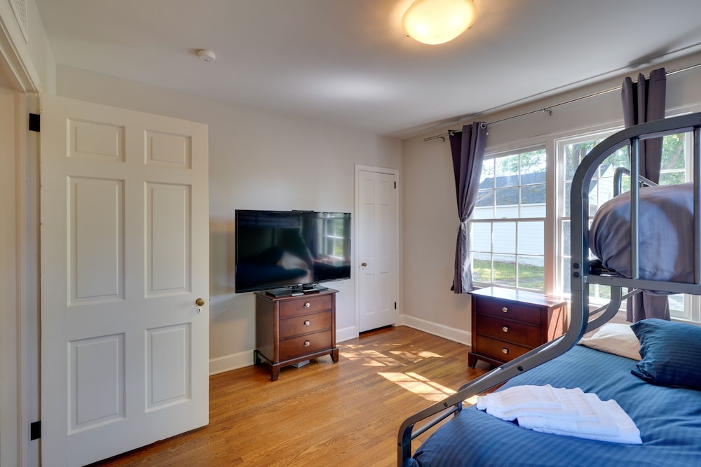 Cozy Durham Home Near Universities! view 2