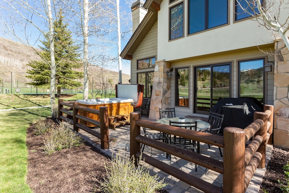 Deer Lake Village at Deer Valley Resort - Four Bedroom Condo with Hot Tub #2477 4 Condo