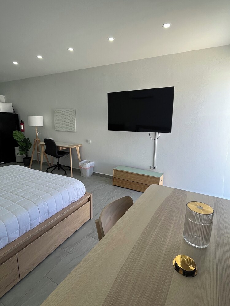 Sea Breeze Tunnel Hideaway 6