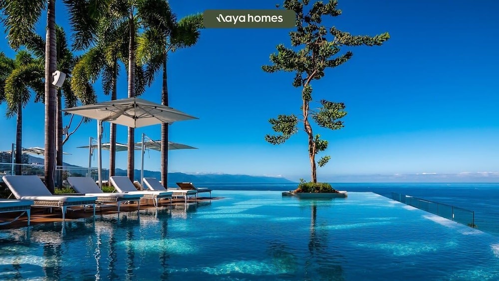Stylish King-bed Unit - Pool - Ocean View - Gym