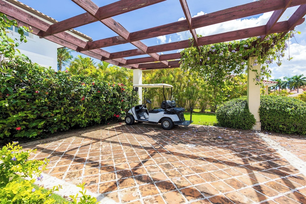 Villa Buganvilla 252 - 4BR Pool Jacuzzi Golf