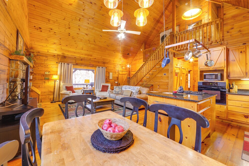Creek On-site! Cabin 7 Mi to Cataloochee Ski Area