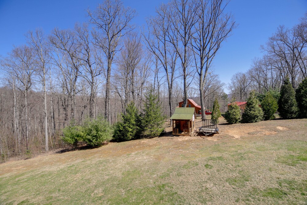 Deck, Gas Grill + Mtn Views: Sparta Cabin Stay! view 4
