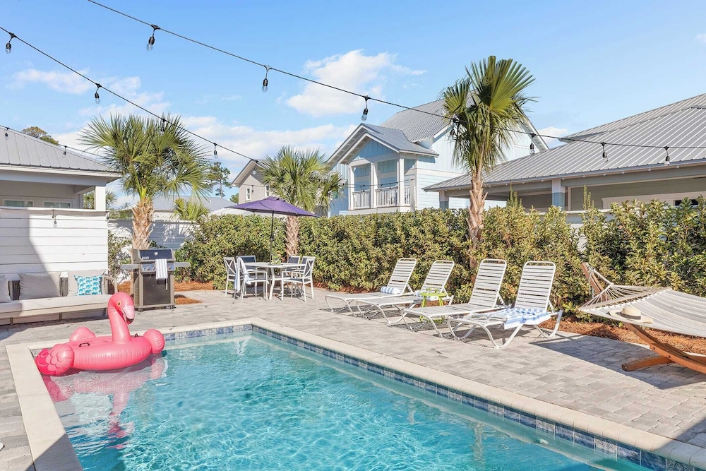 Sleeps 18! 7bdr, Backyard Pool, Walk to Beach Miramar Beach Jewel by Avantstay