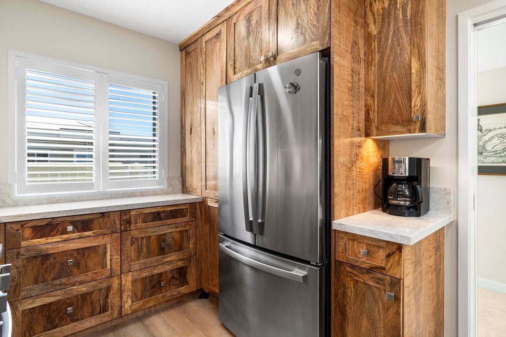 Top Floor Rental - Ocean Views - Vrkcv
