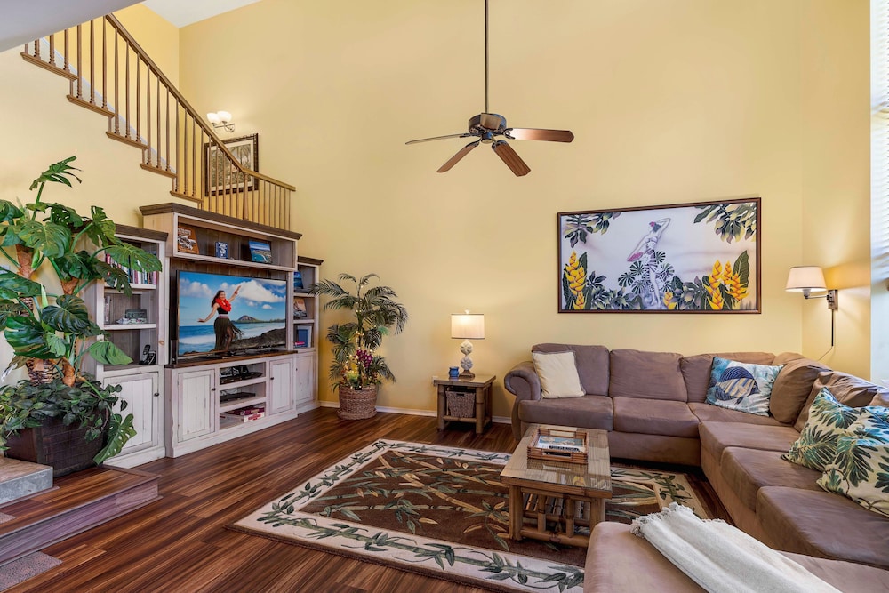 Spacious Top-floor Villa With Stunning Views - Walk to A-bay, Dining & Shops! - Vrkcv
