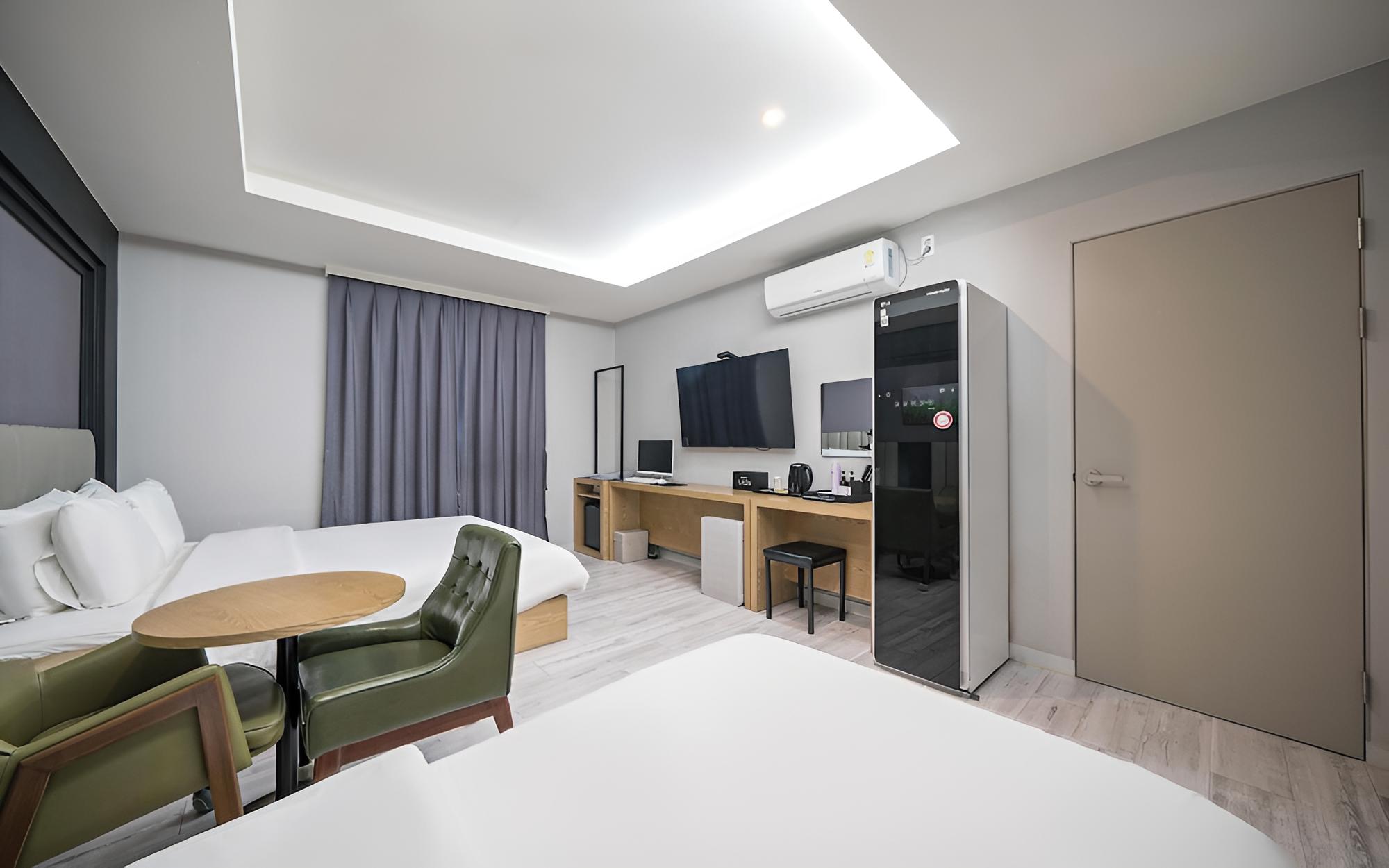 Changwon Myeongseodong Hotel Laon view 2