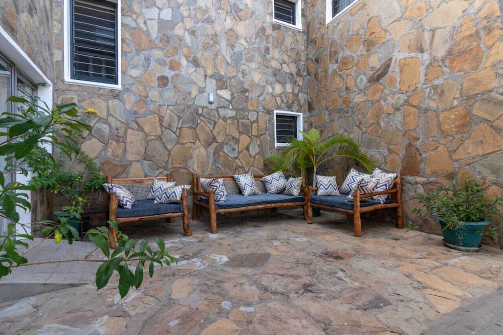 Lux Suites Sanuna Villas Diani view 3