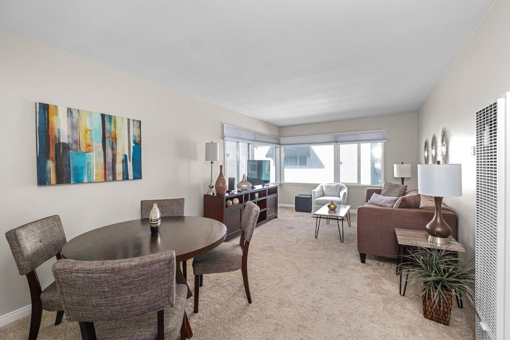 Beachside Apt With Laundry AC Patio