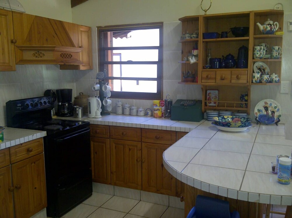 Tranquil Beach House in Southbroom Are, Marina Beach, With Stunning Lagoon Views