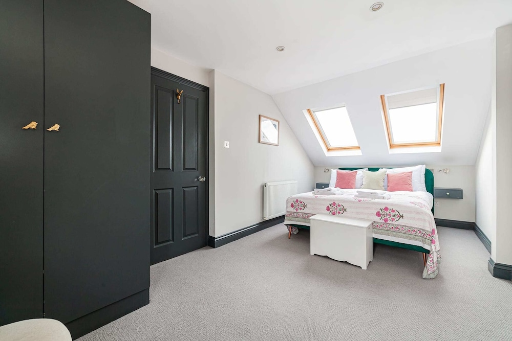 Colourful Southfields Charm