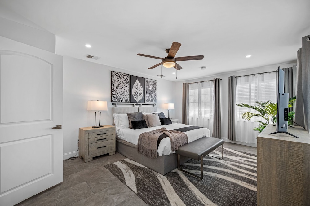 Luxury Retreat: Pool, Games, Basketball & More!