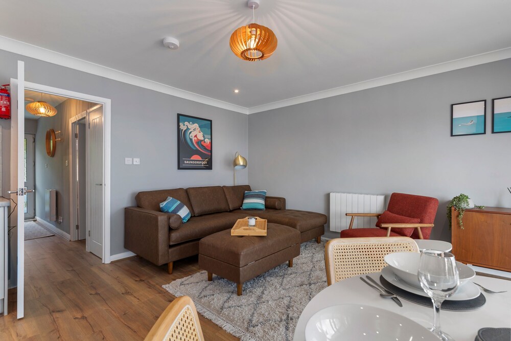 33 Beach Court - Direct Beach Access Sea Views