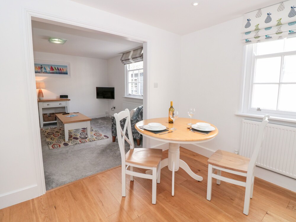 Apartment 2 @ 22 Foss Street view 3