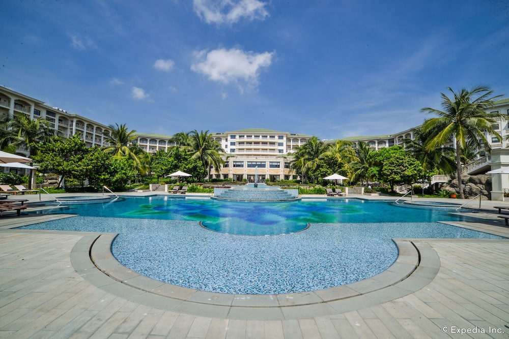 Olalani Resort and Condotel