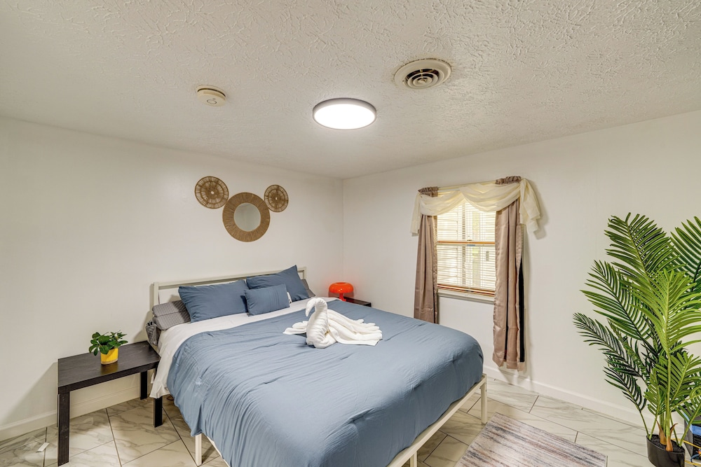 Cozy House on Meadowbrook Lake: Serene, Scenic!