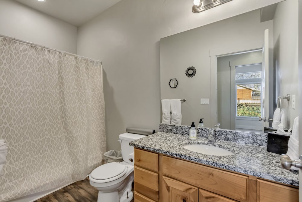 3 Bed 2 Bath King Beds With Smoker Grill