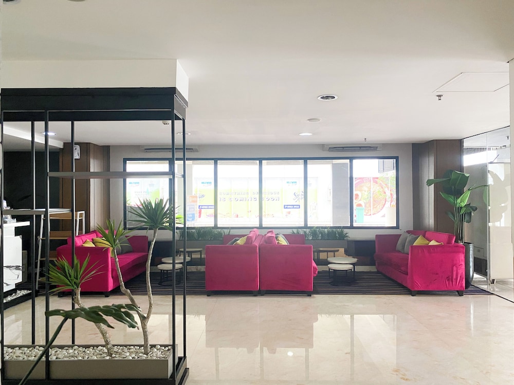 Warm Minimalist Studio Apartment Monroe Tower