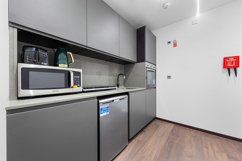 Bright Studio Retreat in Golders Green