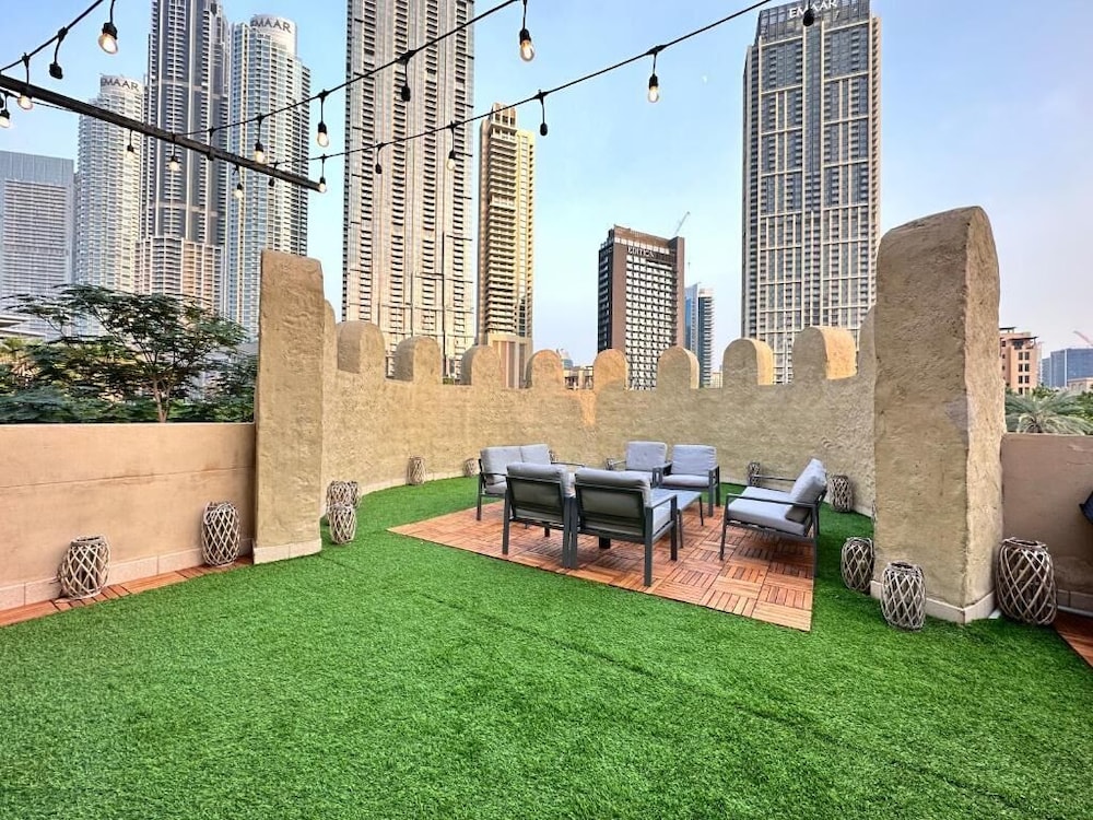 Durrani Homes - Unique Garden Apt at Souk Al Bahar besides Dubai Mall & Burjkhalifa with private jaccuzi