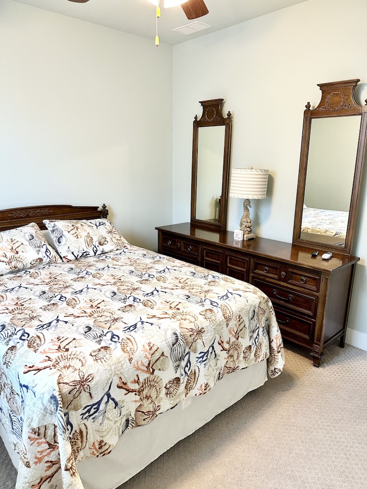 Camp David 4 Bedroom Cottage by RedAwning
