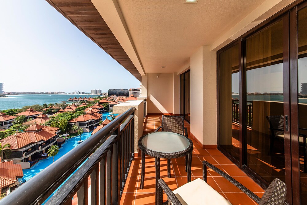 Exotic Apartments at Royal Amwaj