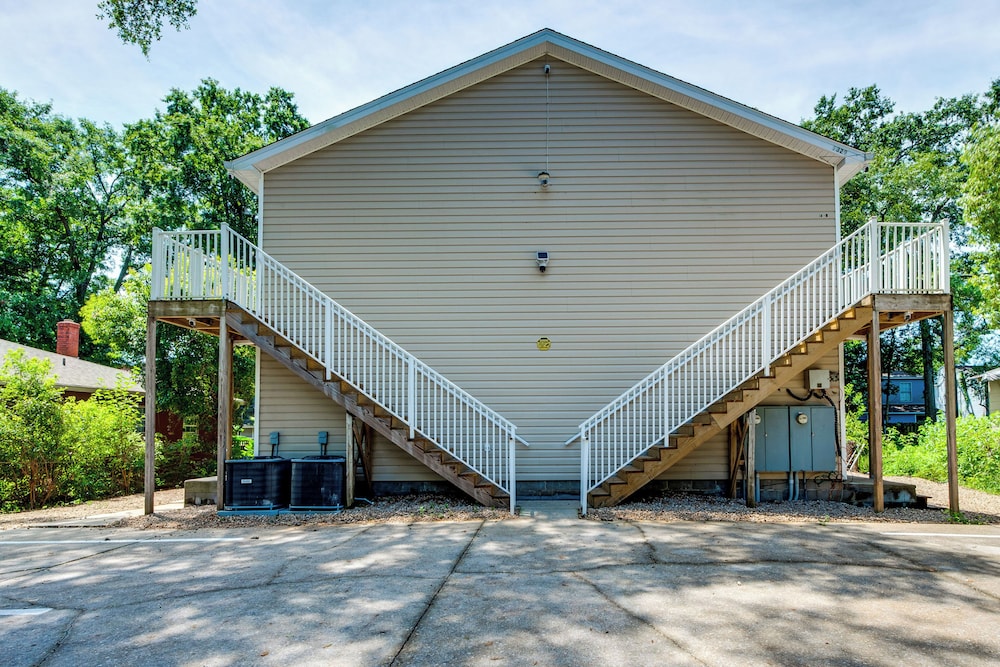 Universities, Parks & More: Getaway in Tallahassee