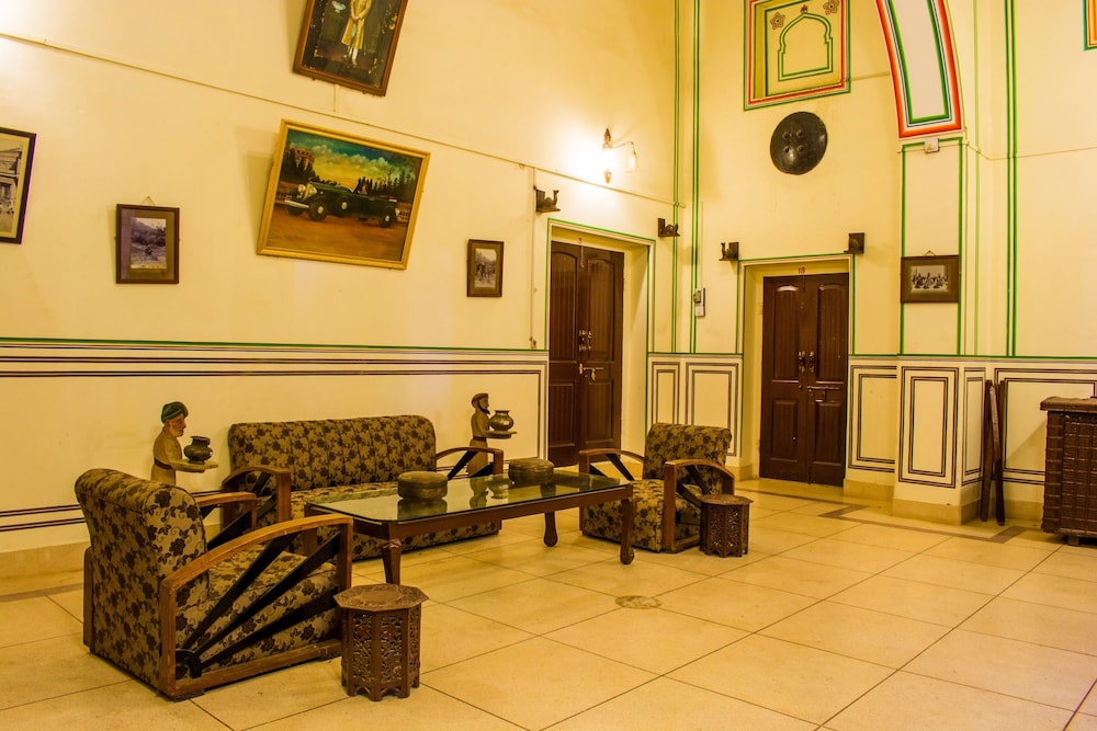 Lobby & Reception