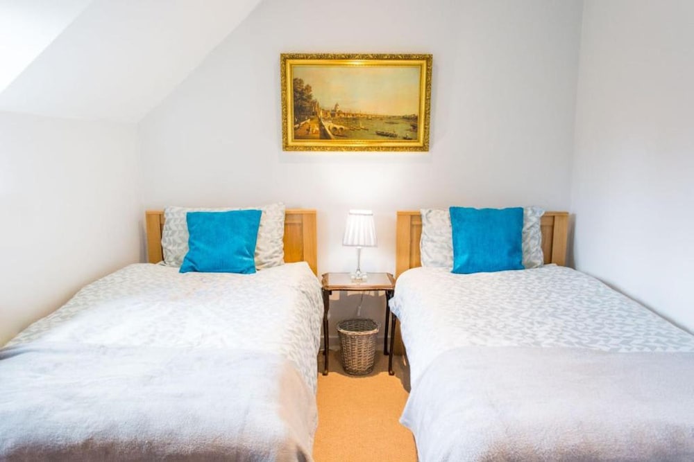 Host Stay Laylands Yard