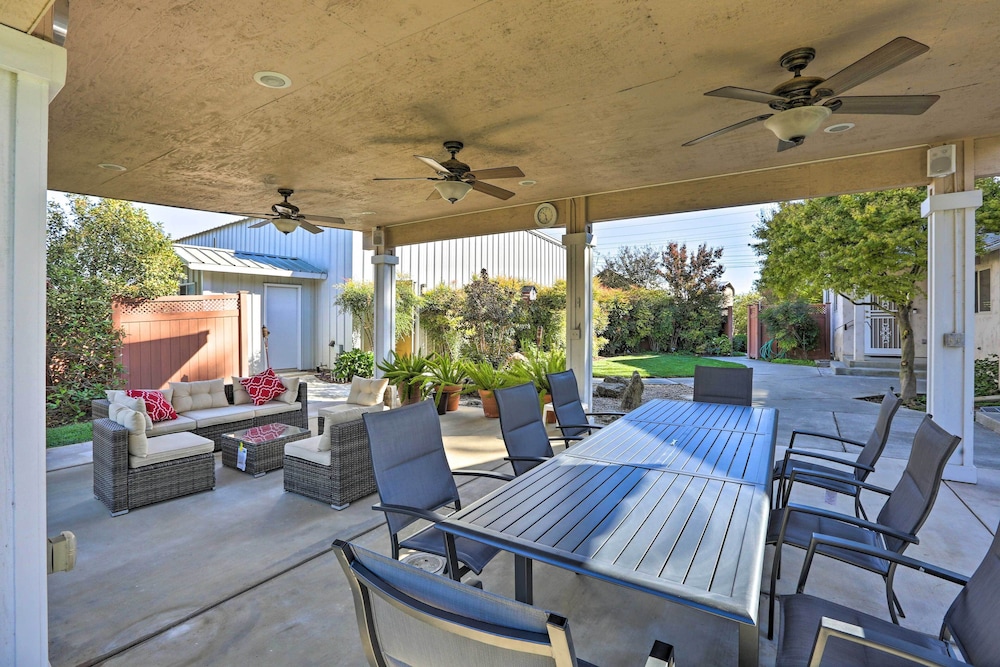 Chic Ranch-style Home on 33-acre Walnut Ranch - Property Image 3