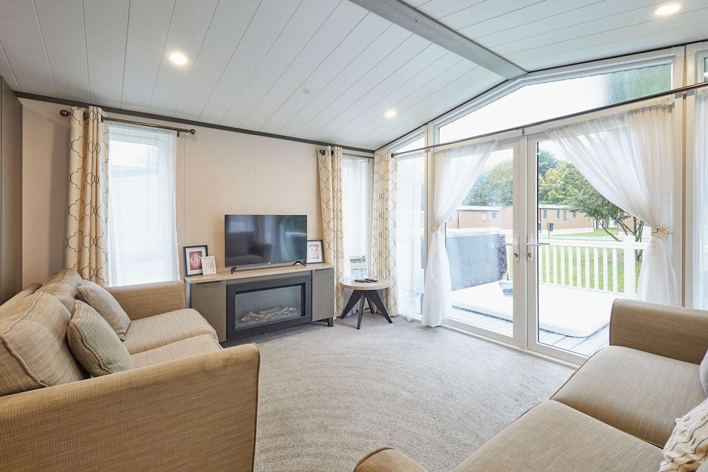 Host Stay Falconers Lodge