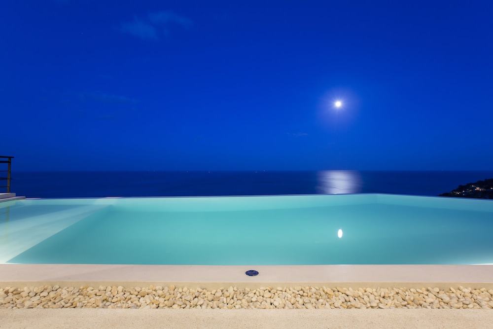 Villa Moonshadow