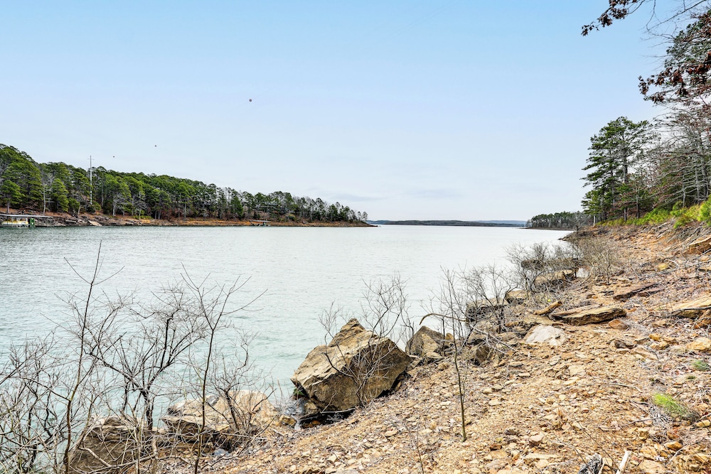 Lake Views & Golf Access at Secluded Drasco Lodge