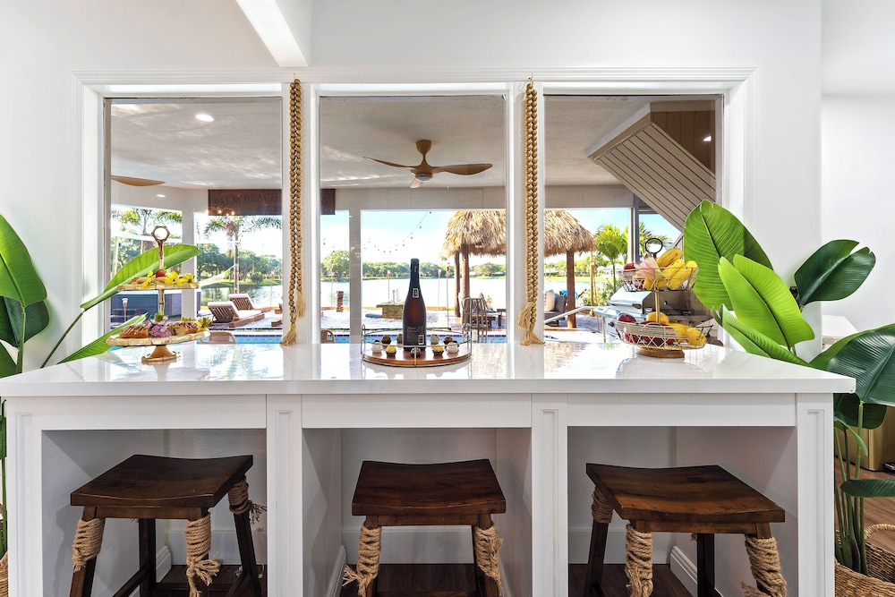 Palm Beach Paradise | Villa w/ Beach, Pool, Cinema & Tiki