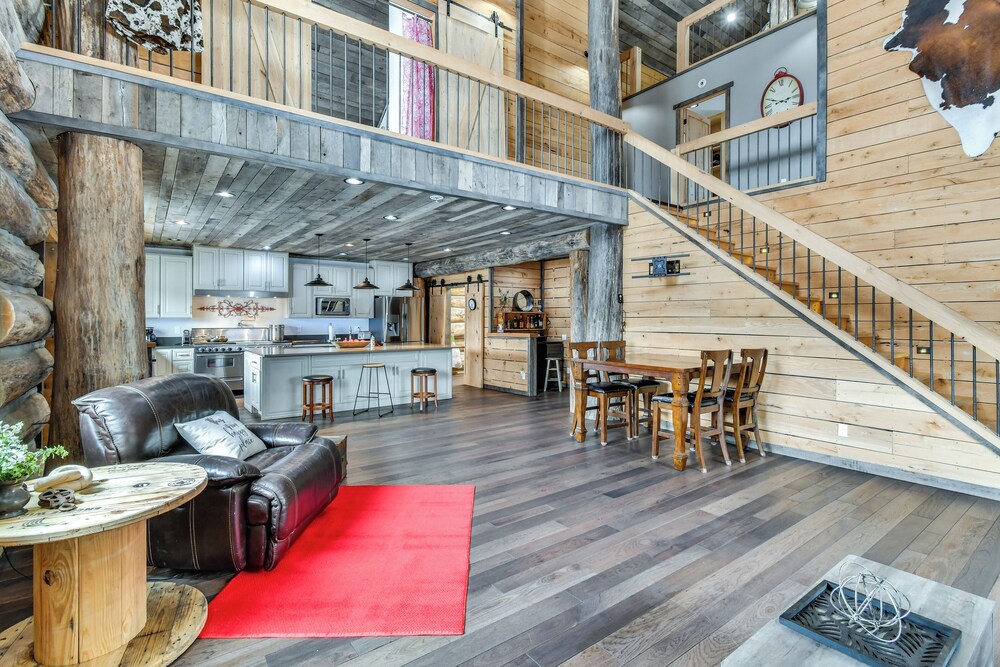 Perfect for Families: Custom-built Harrison Cabin!