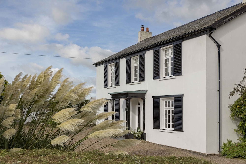 Bideford Vacations - The Pines at Eastleigh - 3 Cottages - Property Image 1