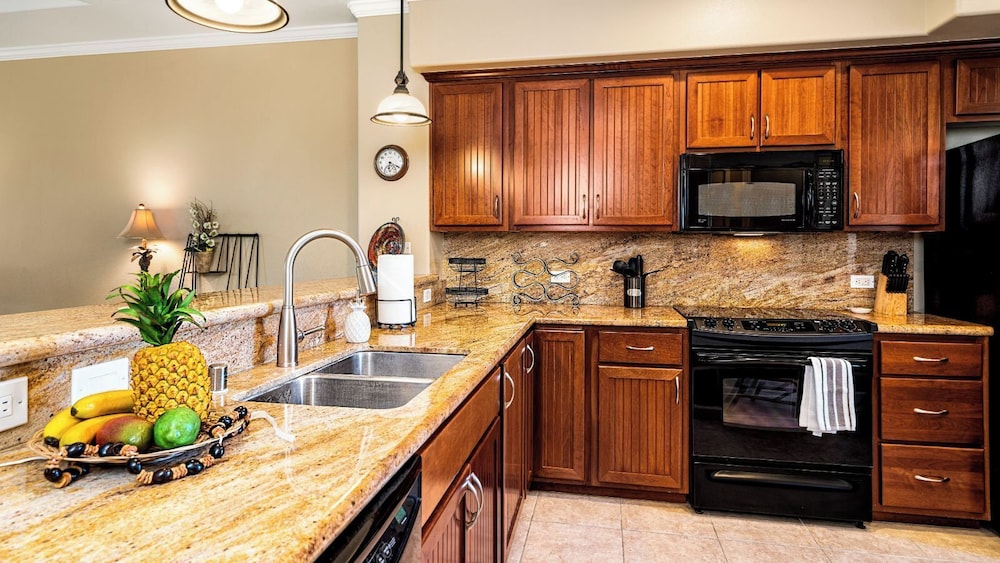 Family & Couples' Fun - Golf, Mountain & Lake Views + Walk to Dining & Beach - Vrkcv