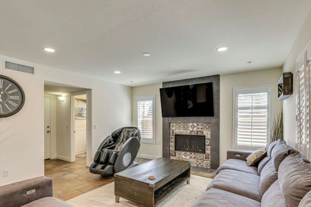 4BR Home w/ Private Pool, Patio & Grill
