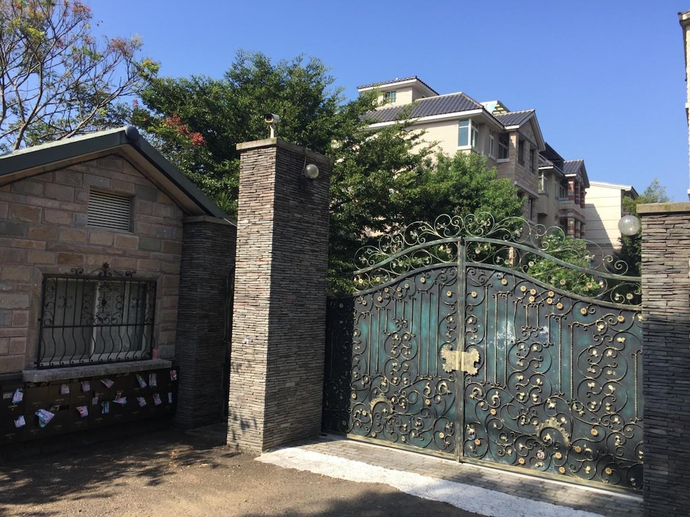 Dan Dan House