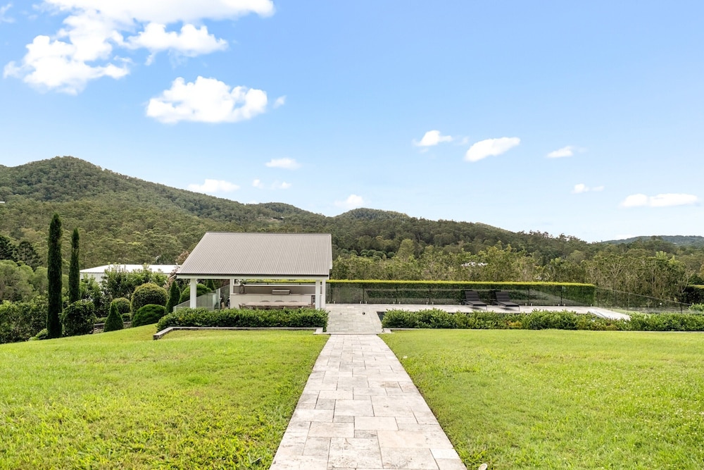 Elegant Bonogin Retreat on Expansive Acreage