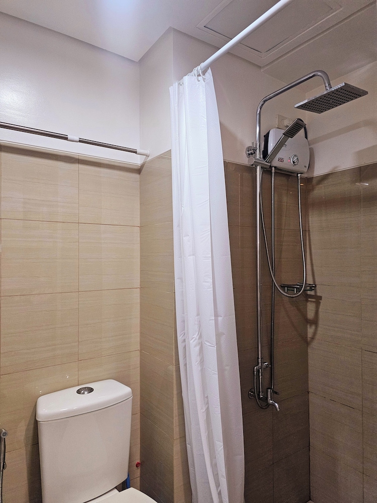 Hannah Crib at Shore Residences