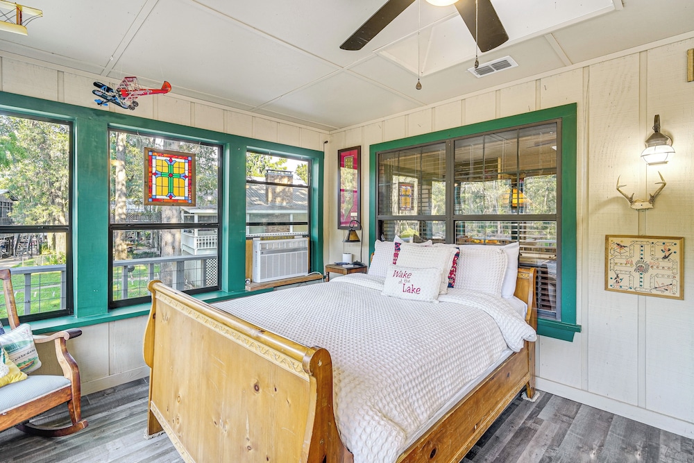 Lakefront Home: Deck, Grills & Fire Pit in Karnack