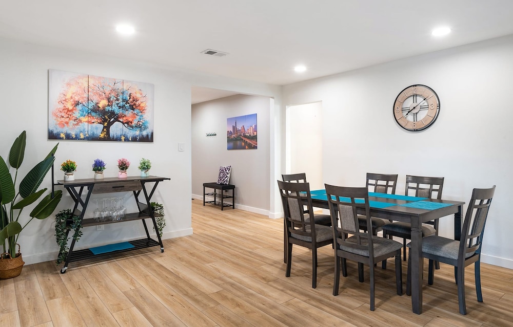 Upstay - Bungalow w Games Golf Fire and Patio