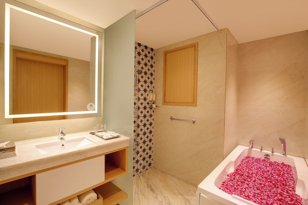 Lemon Tree Suites Gurugram