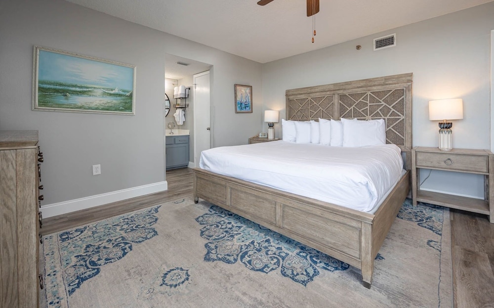 Phoenix Iv 4065 3 Bedroom Condo